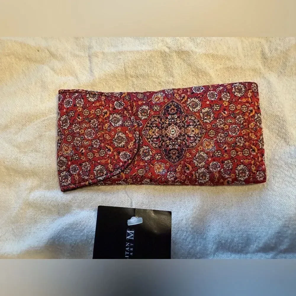 New with Tags MET Museum Kashan Carpet Themed Accessory
